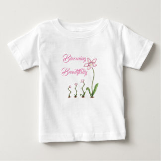 Blåande Bekvämt växande blomskjorta Tee