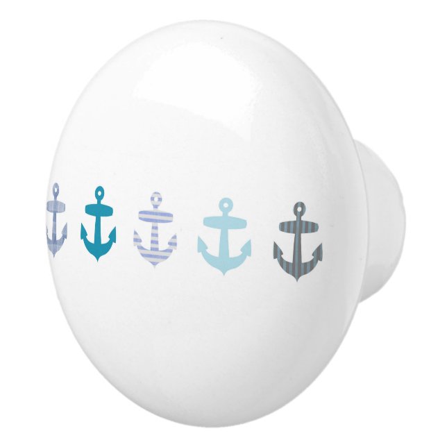 Blåankor på den vita nautiska lådans dragknapp knopp (Höger)