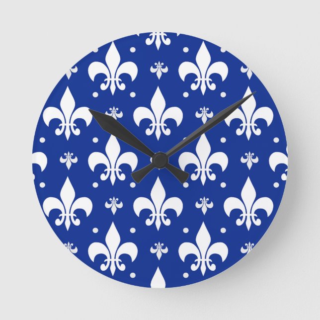 Blåbakgrund Fleur-de-lis Mönster Design Rund Klocka (Framsida)