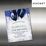Blåballonger från födelsedagen silver<br><div class="desc">En giftig och feminin 18:e (eller någon ålder) födelsedagsfest inbjudan-magnet. På framsidan: En faux silver-bakgrund. Dekoreras med marinblå faux glitter-droppar,  färgdroppstift och ballonger. Anpassa och lägg till information om namn och party. Namn är skrivet med ett handskript i stil.</div>