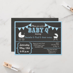 Blåbildsinbjudan till Baby-Q Chalkboard Blue Baby Inbjudningar