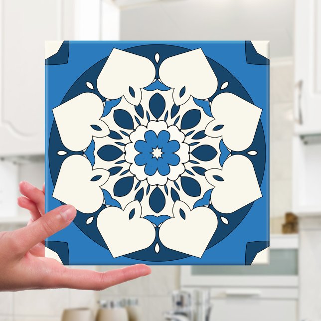 Blåblå Blommigt Medelhavsbricka Kakelplatta (Modern Mediterranean tile featuring a geometric floral star design in navy blue with ivory)