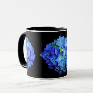 Blåblå blommigt ro blåblåa vattenområden i elegant mugg