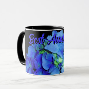 Blåblå blommigt ro blåblåa vattenområden i elegant mugg