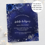 Blåblått blommigt silver-inbjudan<br><div class="desc">En marin blå bakgrund,  dekorerad med faux silver glitter,  gnistor och blå blommigtar. Den blå färg är ojämn. Anpassa och lägg till information om namn och party. 1 lakan = 1 inbjudan tryckt kant till kant</div>