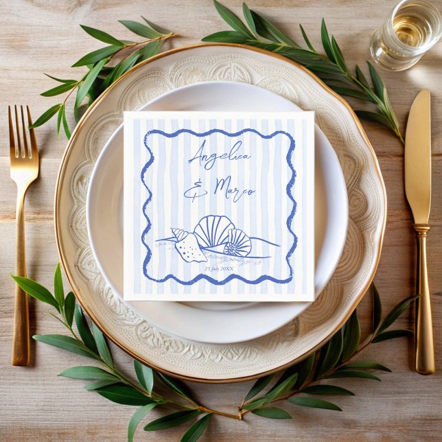 Blåblått vågigt strandbröllop på gräns pappersservett (Sketch handrawn Seashells blue wavy border beach wedding monogrammed napkins template)
