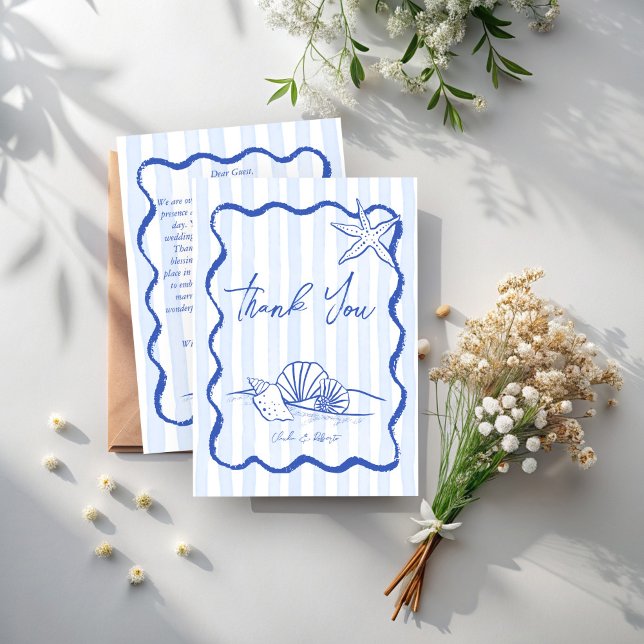 Blåblått vågigt strandbröllop på gräns tack kort (Seashells handrawn sketch blue wavy border beach wedding thank you cards)