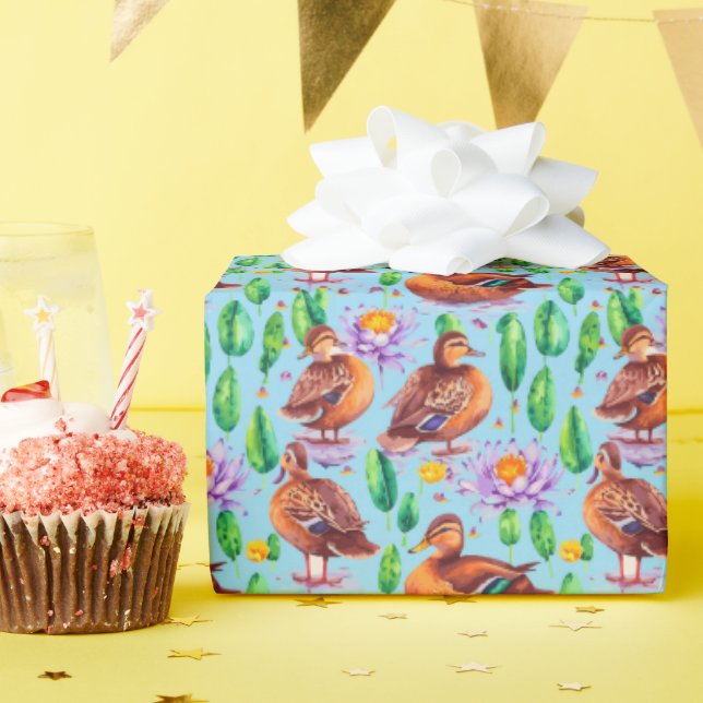 Blåblåvingad Ankor i ett Marsh Mönster Presentpapper (Födelsedagsfest)