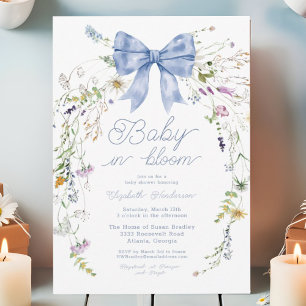 Blåblommor Baby i babyskor för blommor Inbjudningar