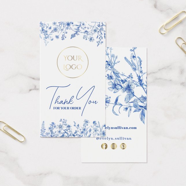 Blåblommor paket infogas i fransk visitkort (Kontor)