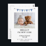 Blåbuntningsannonser i Modern Flagga Vykort<br><div class="desc">Modern Blue Bunting Flagga Birth-annonsering Postcard Modern singel-foto på den främre pojkens födelsemeddelande med en blå flagga och svart text. Föräldrameddelandet visas på baksidan. Detta moderna vykort för födelsemeddelanden är ett sött sätt att tillkännage födseln av ert nyfödda pojke.</div>