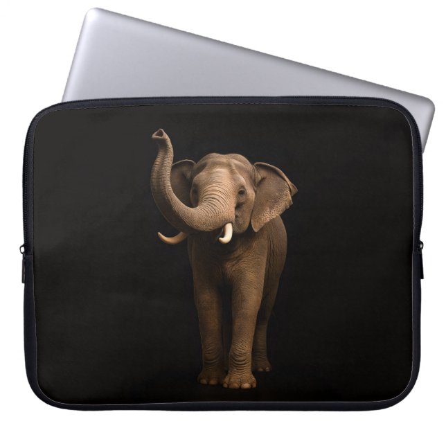 Black 4 Luxe Laptop Sleeve, Mighty Elephant Fodral (Framsidan)