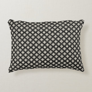 Black and Beige Accent Pillow Prydnadskudde