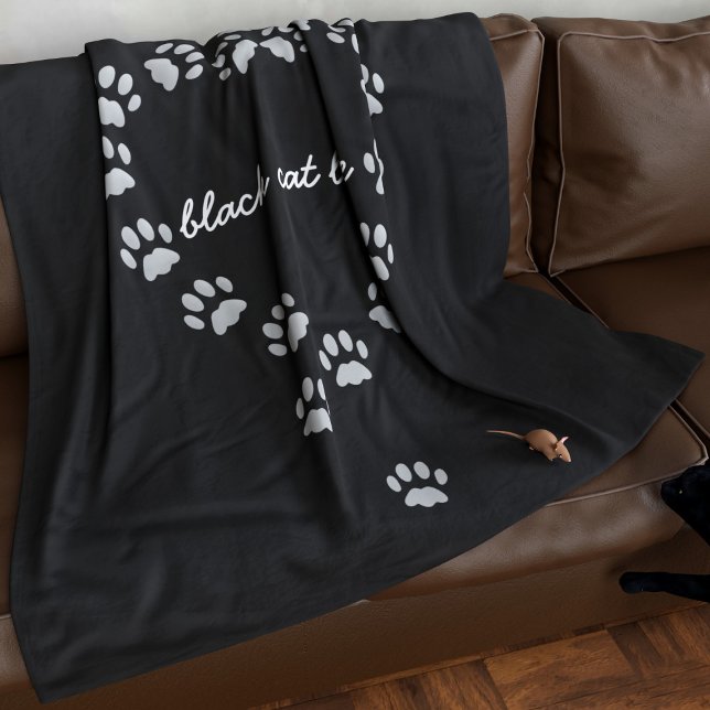 Black and Grått Cat Tass Heart Anpassningsbar Flee Fleecefilt (Add your name to this cute  black and grey paw print heart fleece blanket)