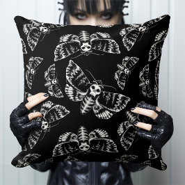 Black and Grått Deaths Head Hawk Moth Gothic Skull Kudde
