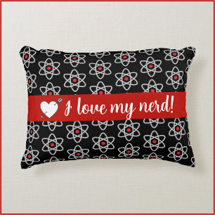 Black and Red I Kärlek My Nerd Science Atom Pillow Prydnadskudde
