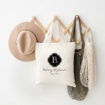 Black and White Anpassningsbar Monogram Wedding Fa Tygkasse<br><div class="desc">Personligt bröllp favoriteller välkomstsida med Personlig Monogram,  Namn och Bröllop</div>