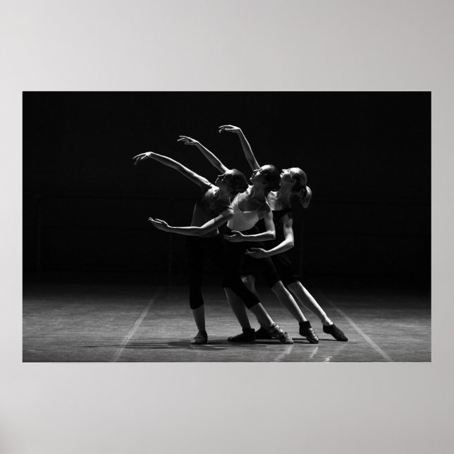 Black and White Ballet Photo of Ballerinas Poster (Framsidan)