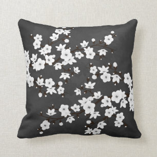 Black and White Cherry Blommars Black Background Kudde
