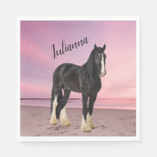 Black and White Clydesdale på stranden vid Sunset Pappersservett