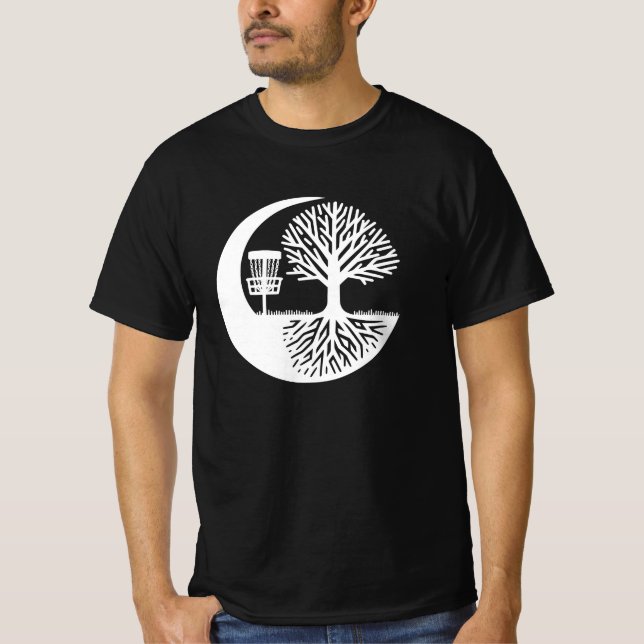 Black and white Disc Golf and Tree Roots   T Shirt (Framsida)