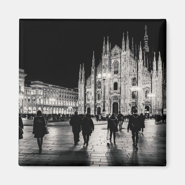 Black and White Duomo Piazza Night Scene, Milano Magnet (Framsidan)