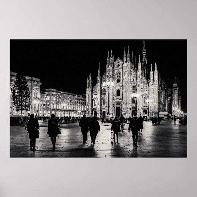 Black and White Duomo Piazza Night Scene, Milano Poster (Framsidan)