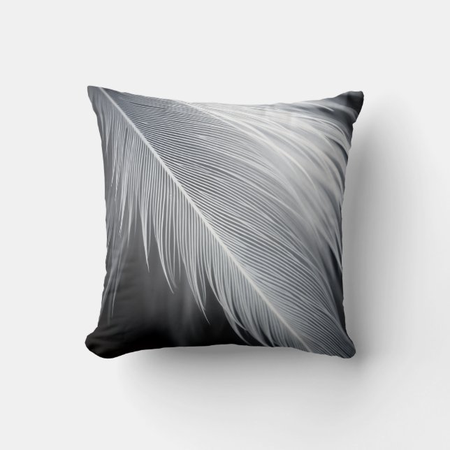Black and White Feather  Throw Pillow Kudde (Framsida)