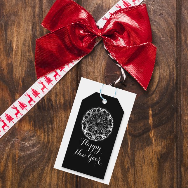 Black and white floral mandala happy new year presentetikett (Skapare uppladdad)