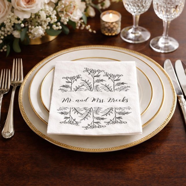 Black and White Floral Personalized Wedding Napkin Pappersservett (Skapare uppladdad)