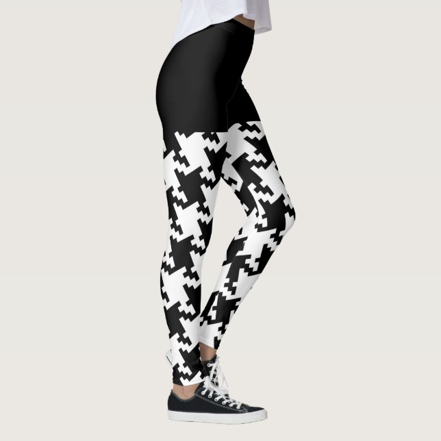 Black and White Houndstooth Motif Decor on Leggings (Höger)