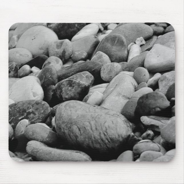 Black and White Lakeshore Beach Stones Musmatta (Framsidan)