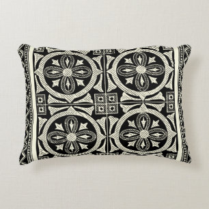 Black and White Mandala Motif by Vision Studio Prydnadskudde