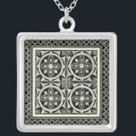Black and White Mandala Motif by Vision Studio Silverpläterat Halsband<br><div class="desc">En svart och vit mandala motif som Vision Studio har gett dig. Mandala är en sanskrit ord för cirkel och representerar det hinduistiska och buddistiska Universum. Mandalas ska ha en lugnande effekt på människor, så om du vill ha lite lugn i ditt liv ska du köpa den här utskriften i...</div>