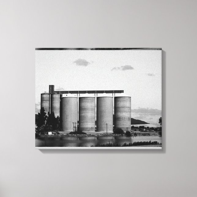 Black and White Monochrome Rural Grain Silos Canvastryck (Framsida)