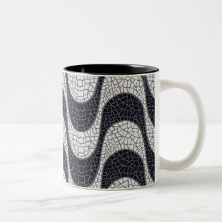 Black and white mosaic wave mug Två-Tonad mugg