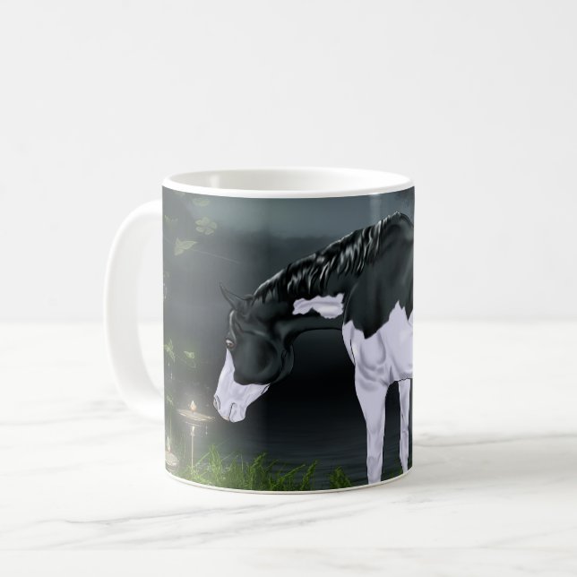 Black and White Ram Overo Paint Horse Kaffemugg (Framsida vänster)