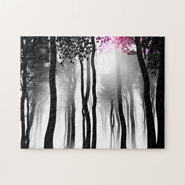 Black and White Silhouette Forest and Tiny Lila Pussel (Horisontell)