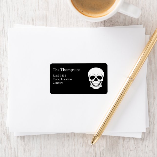 Black and White Skull Head Creepy Halloween Adressetikett (Insitu)