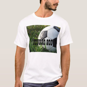 Black and White Soccer Ball in Grönt Grass Tee Shirt