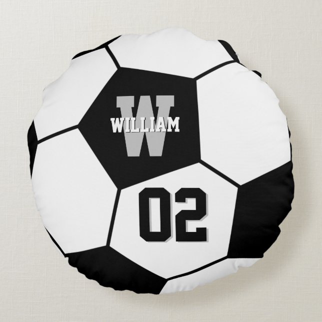 Black and White Soccer Ball Sports Monogram Rund Kudde (Baksidan)