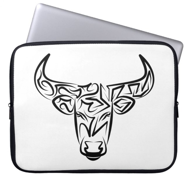 Black and White Tribal Bull / Ox Laptop Fodral (Framsidan)