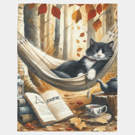 Black and White Tuxedo Cat Dreaming of Äventyr Fleecefilt