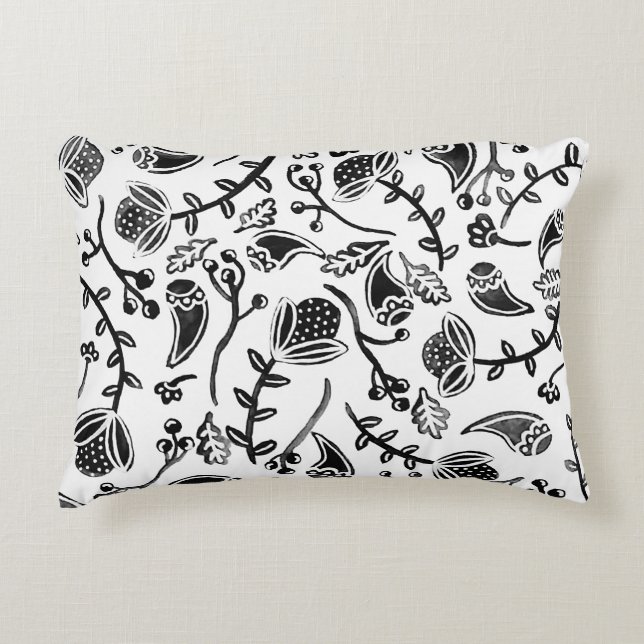 Black and White Woodland Floral Pattern Prydnadskudde (Framsidan)
