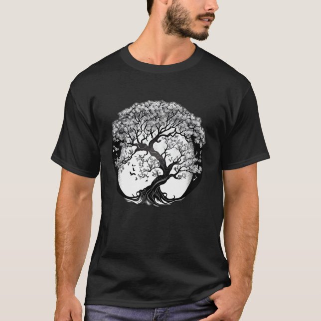 black and white Yggdrasil cherry blossom tree of l T Shirt (Framsida)