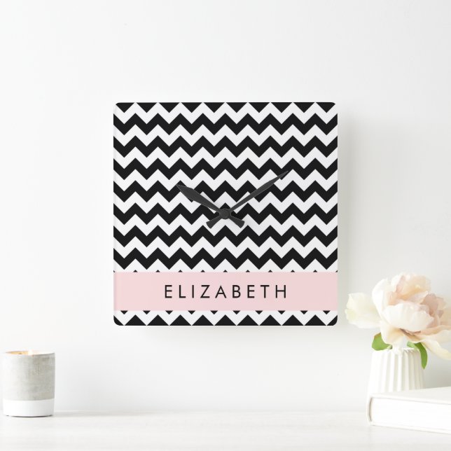 Black and White Zigzag, Chevron Mönster, ditt namn Fyrkantig Klocka (Hem)