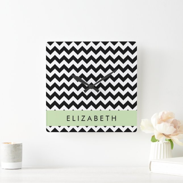 Black and White Zigzag, Chevron Mönster, ditt namn Fyrkantig Klocka (Hem)