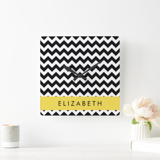 Black and White Zigzag, Chevron Mönster, ditt namn Fyrkantig Klocka (Hem)