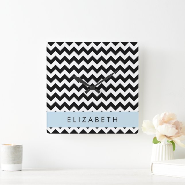 Black and White Zigzag, Chevron Mönster, ditt namn Fyrkantig Klocka (Hem)