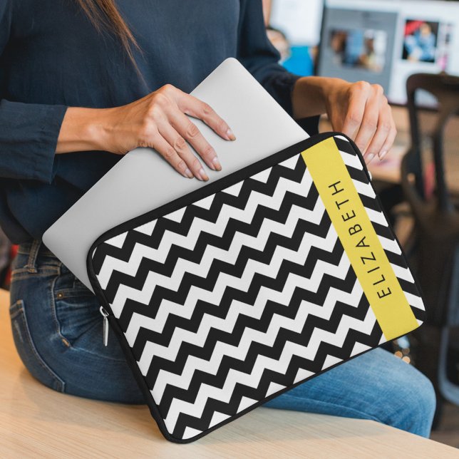 Black and White Zigzag, Chevron Mönster, ditt namn Laptop Fodral (Skapare uppladdad)